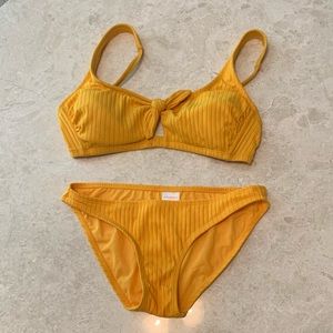 Yellow bikini set 🙌